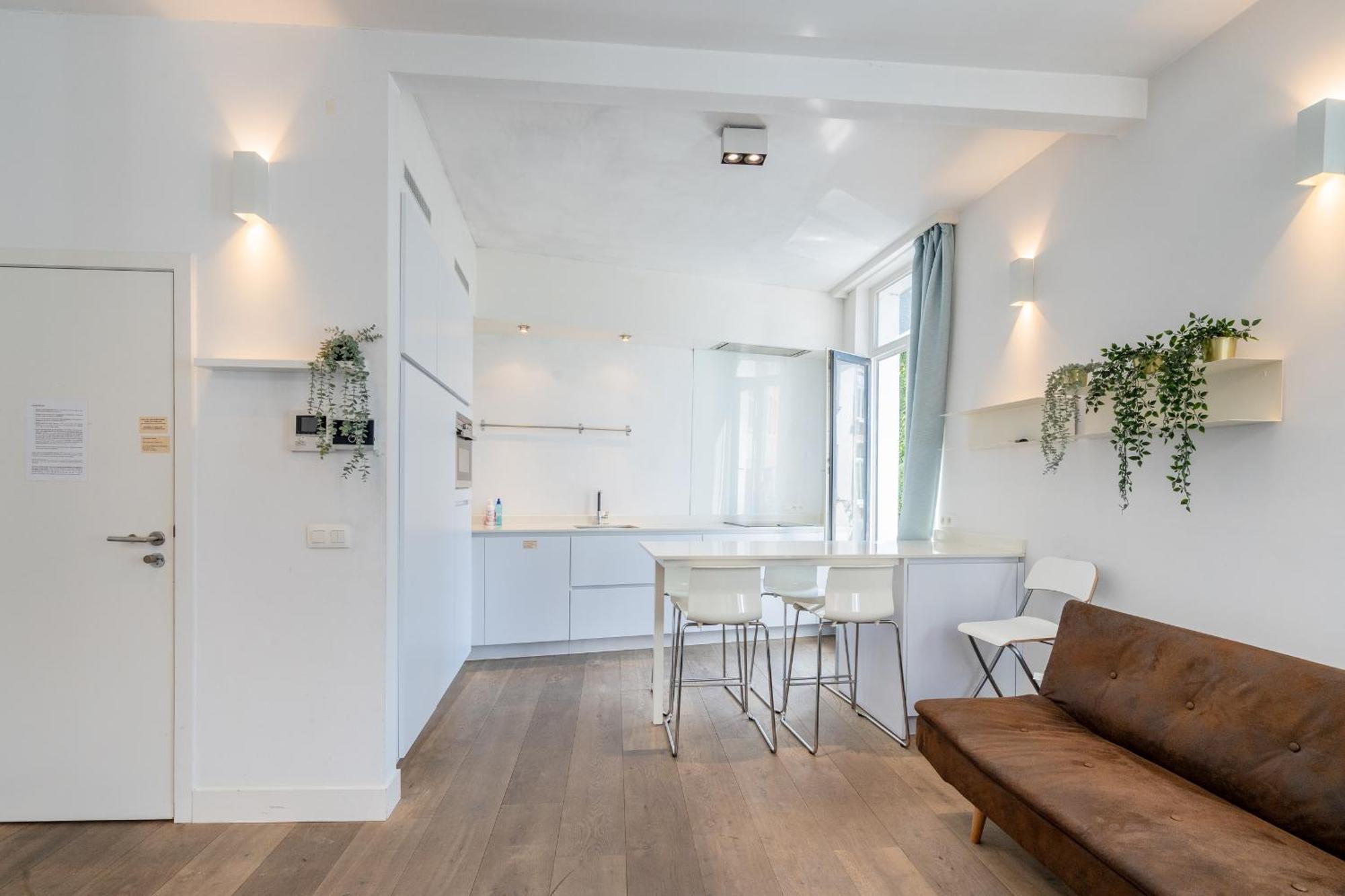 Light Modern Apartment In The Heart Of Антверпен Екстериор снимка