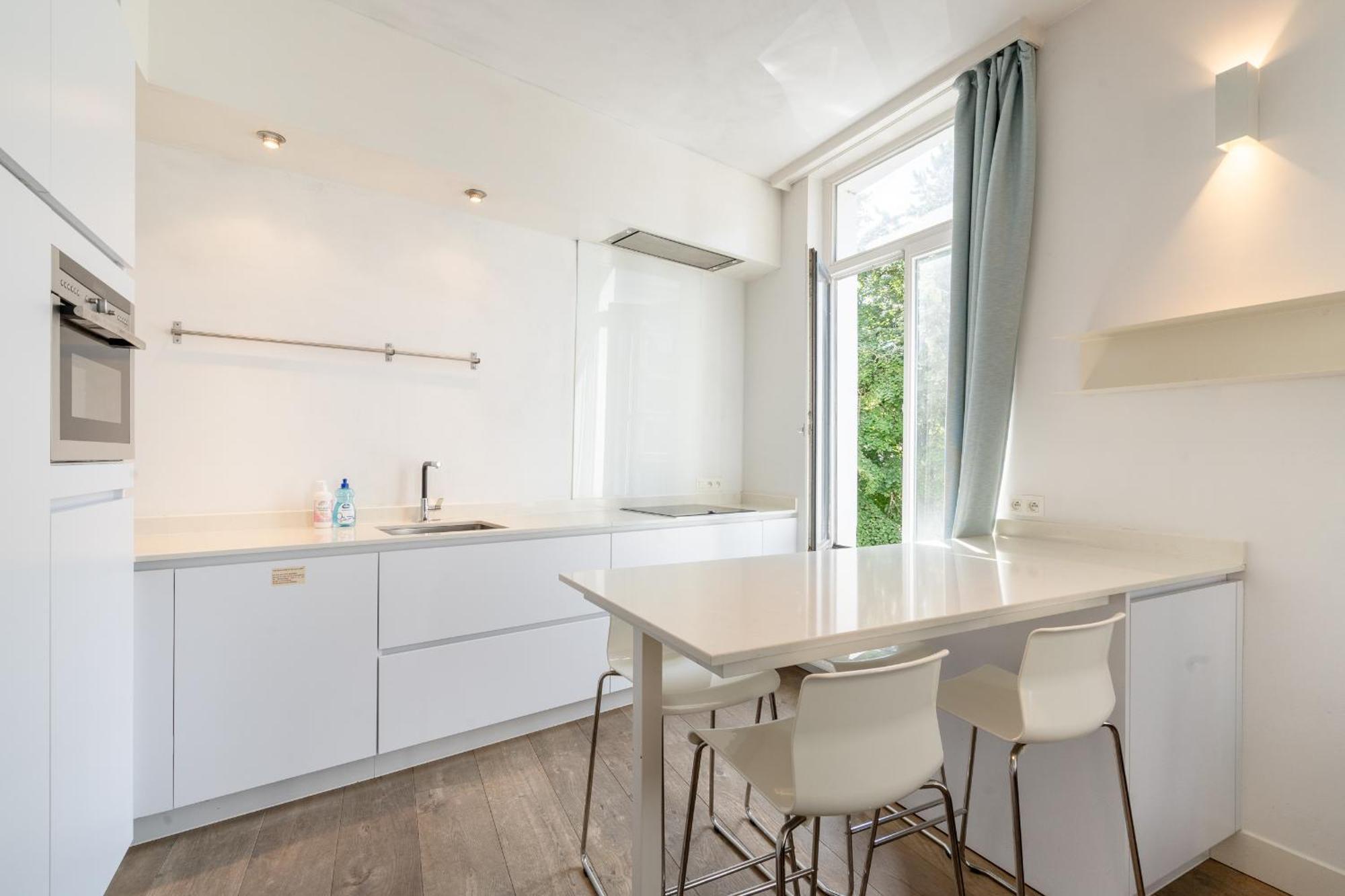 Light Modern Apartment In The Heart Of Антверпен Екстериор снимка