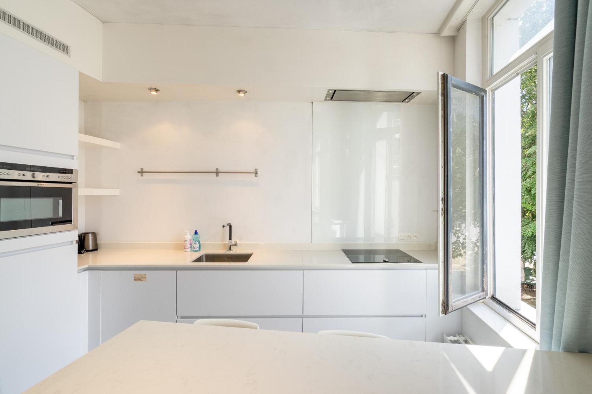 Light Modern Apartment In The Heart Of Антверпен Екстериор снимка