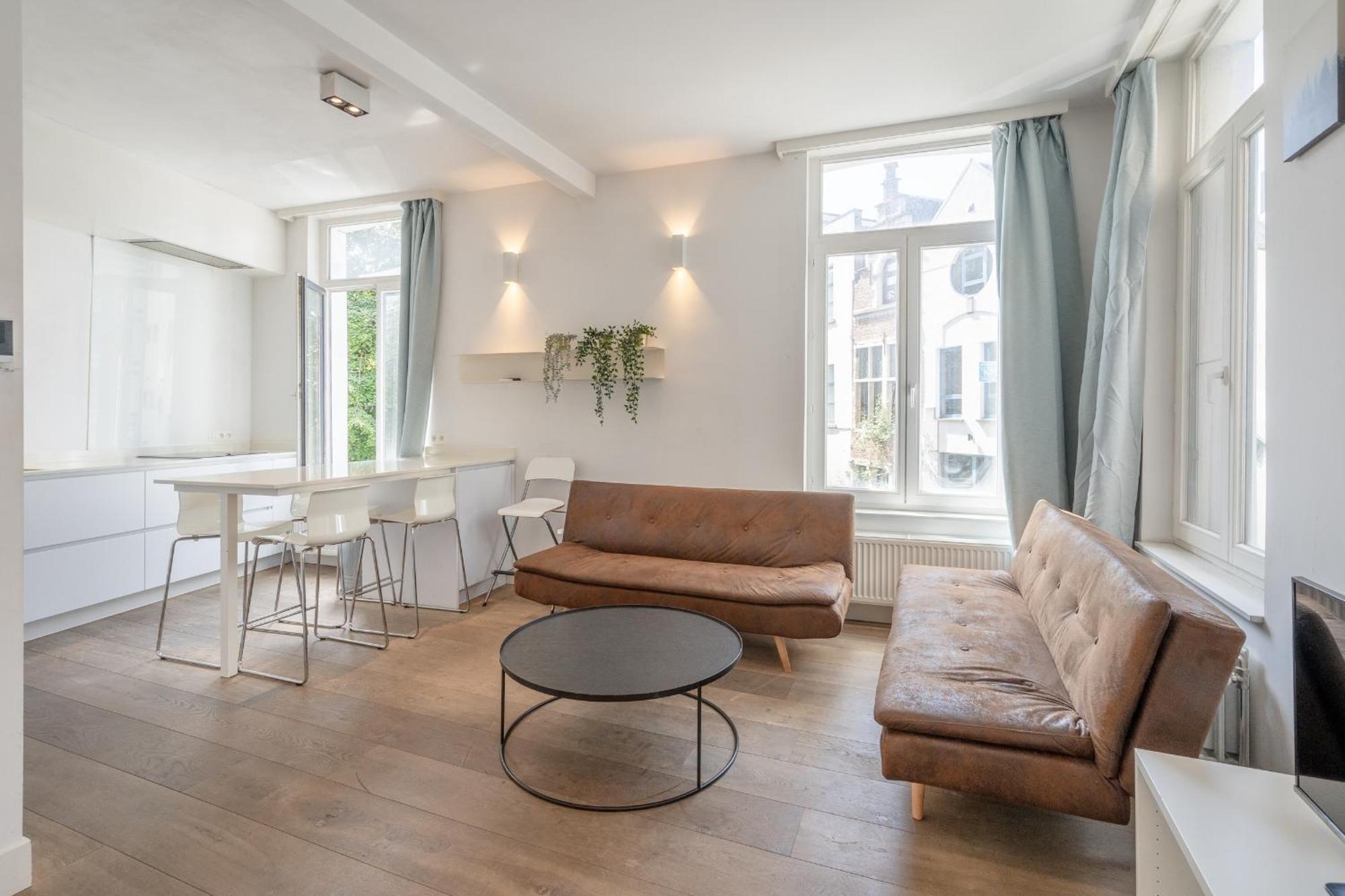 Light Modern Apartment In The Heart Of Антверпен Екстериор снимка